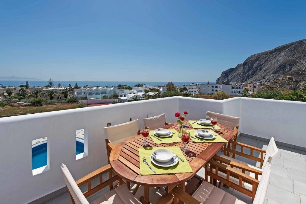 Villa Victoria panoramic balcony views - Expansive terrace with mountain and sea vistas in Kamari